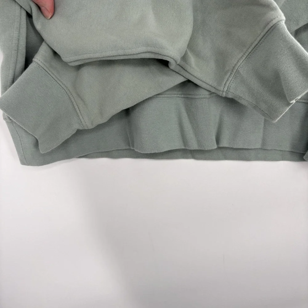 lululemon athletica chest 21